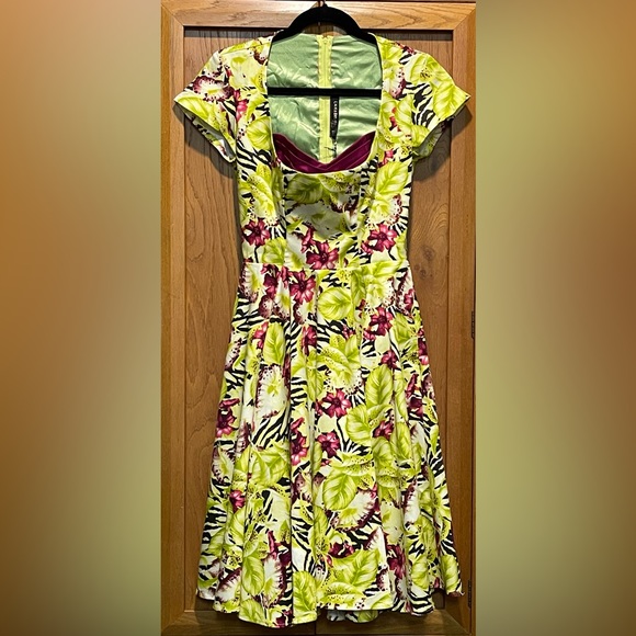 SOLD | Pinup Girl Clothing Laura Byrnes Alfred Small Dress Hawaiian Baton Ruge - Picture 4 of 9